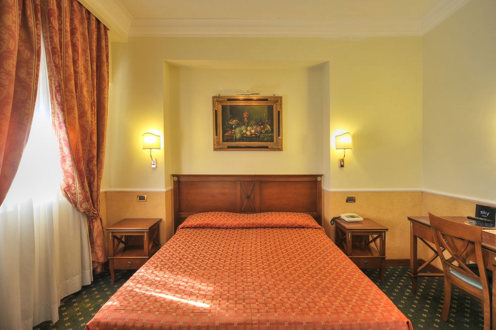AURORA GARDEN HOTEL photo 2