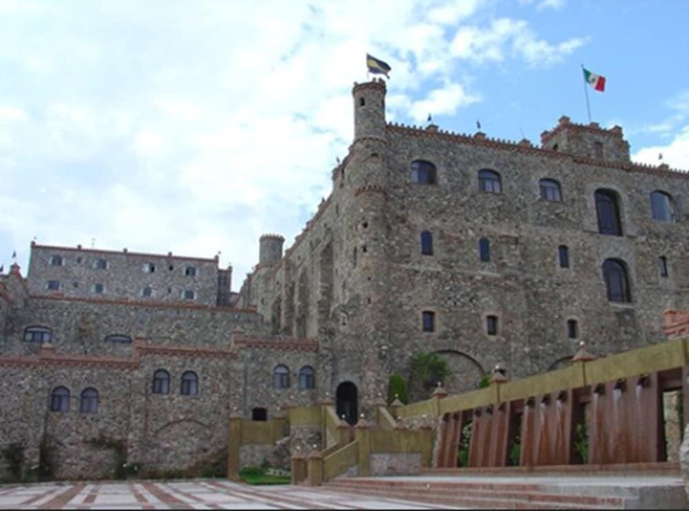 HOTEL CASTILLO DE SANTA CECILIA photo 4