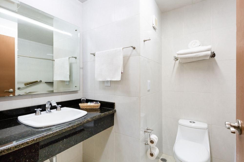 Howard Johnson by Wyndham Toluca photo 3