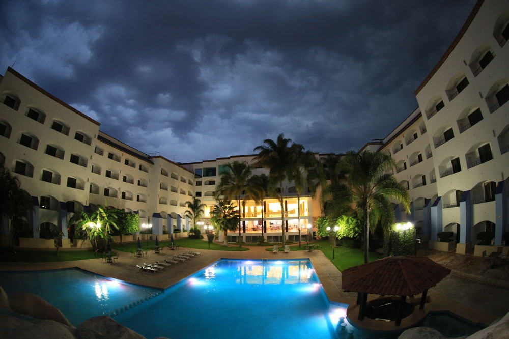 Hotel Gran Plaza and Convention Center photo 1