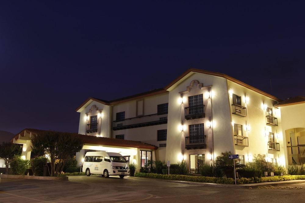 Quinta Dorada Hotel and Suites photo 2