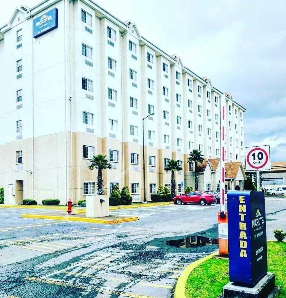 Microtel Inn & Suites by Wyndham Toluca photo 2