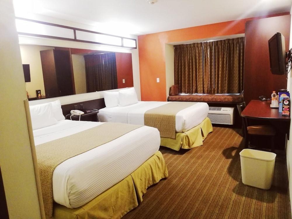 Microtel Inn & Suites by Wyndham Toluca photo 3