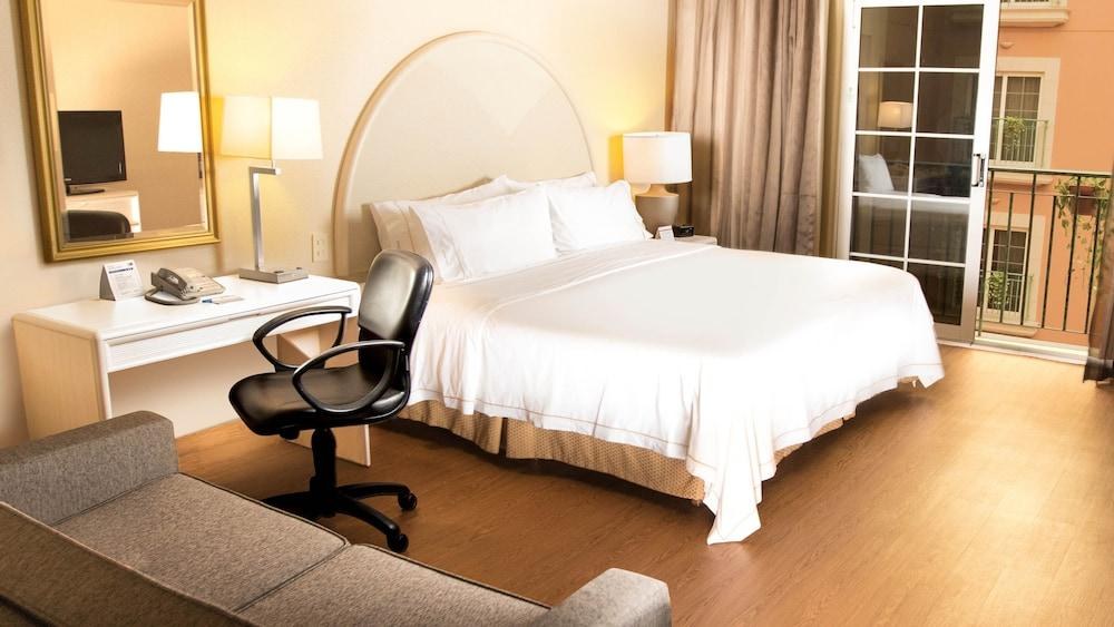Holiday Inn Express Monterrey Galerias by IHG photo 2