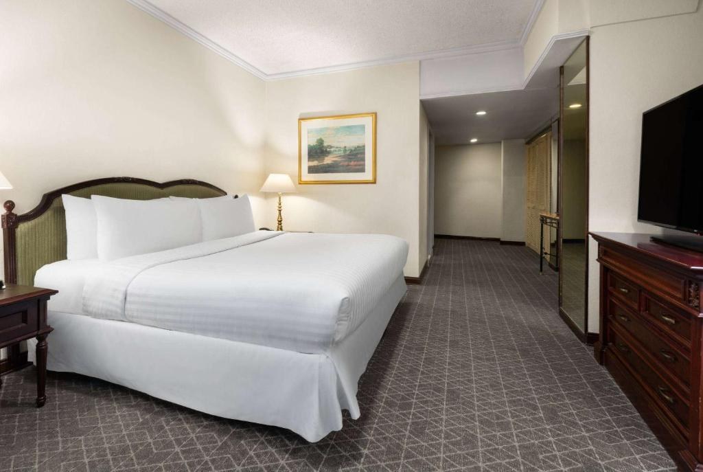 WYNDHAM MONTERREY AMBASSADOR CENTRO photo 1