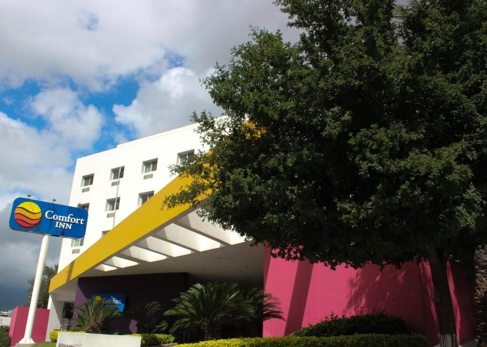 Comfort Inn Monterrey Valle