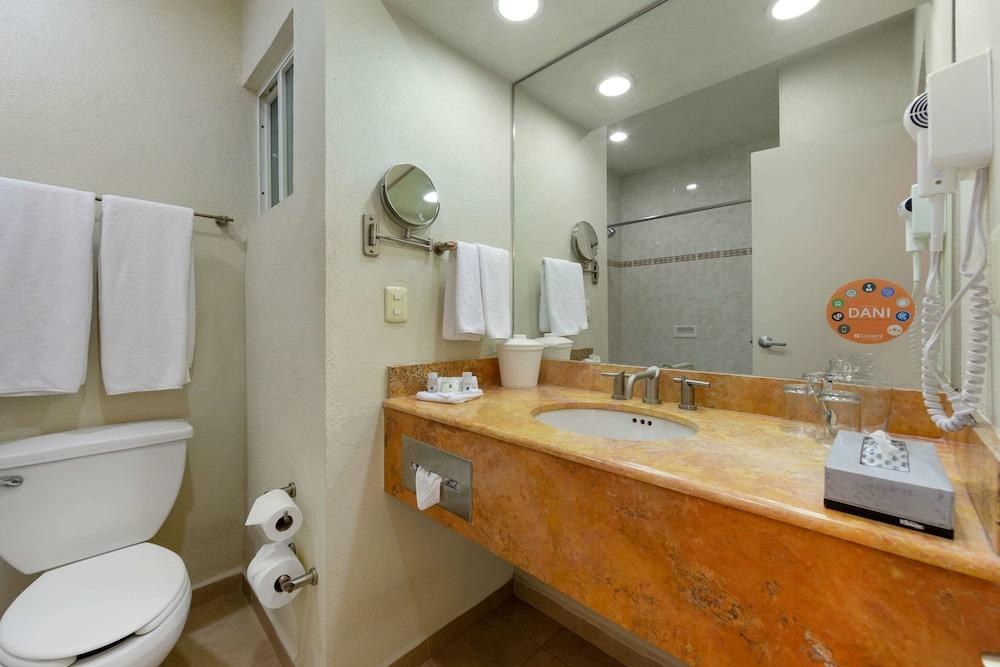 Comfort Inn Monterrey Valle photo 2