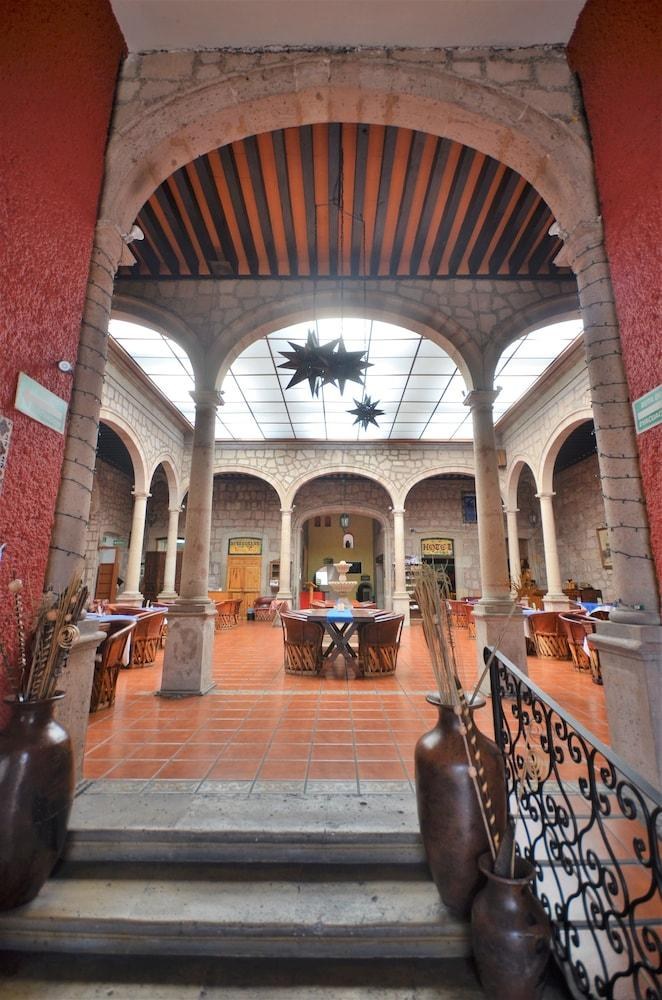 Howard Johnson by Wyndham Morelia Calle Real photo 2