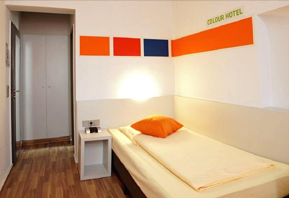COLOUR HOTEL