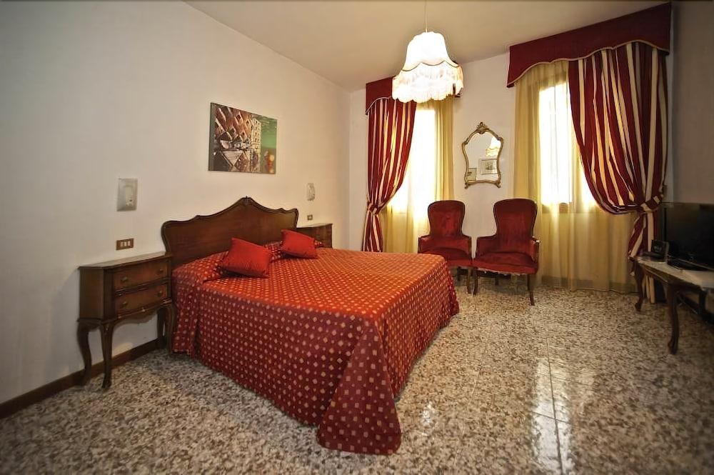 FONTANA HOTEL photo 2