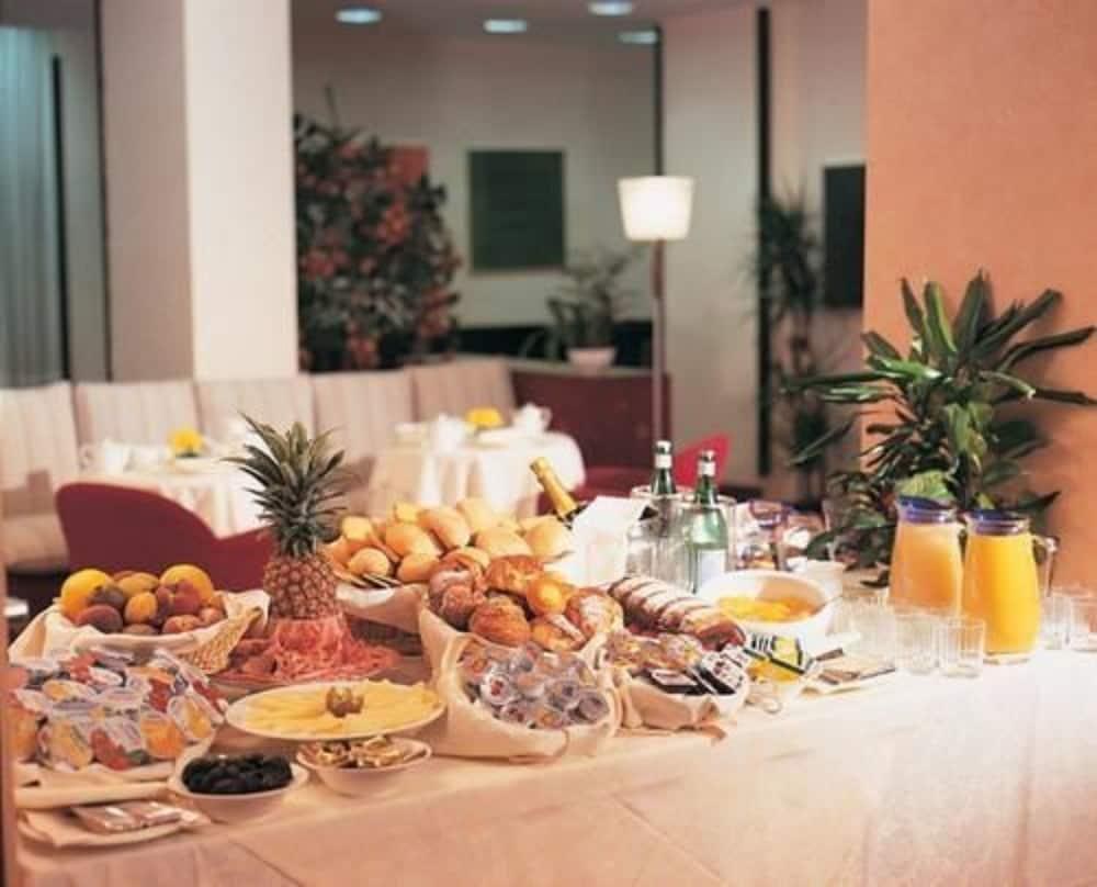 SANT AMBROEUS HOTEL photo 3