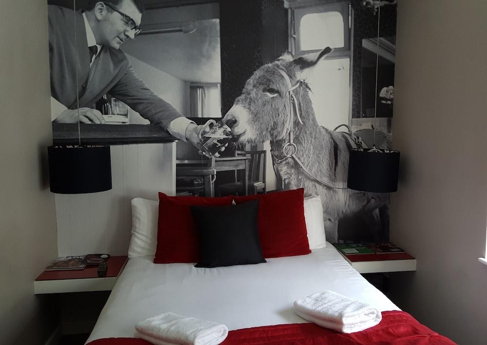 THE OLD SHIP @ URBAN INNS HOTEL photo 2