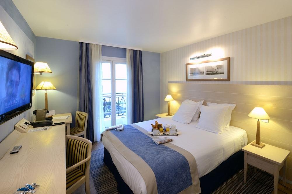 DU SOLEIL BEACH HOTEL photo 3