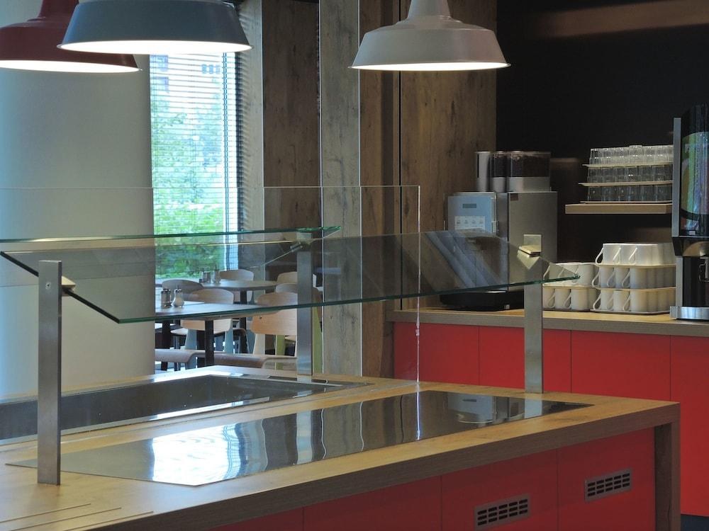 B&B HOTEL Frankfurt Messe photo 2