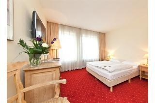 Garner Hotel Dusseldorf - Main Station photo 2