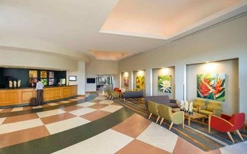 HOLIDAY INN CAIRNS HARBOURSIDE photo 1