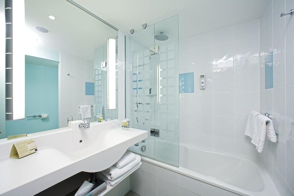 NOVOTEL EDINBURGH PARK photo 3