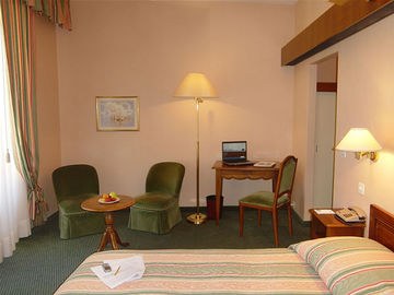 International Au Lac photo 2