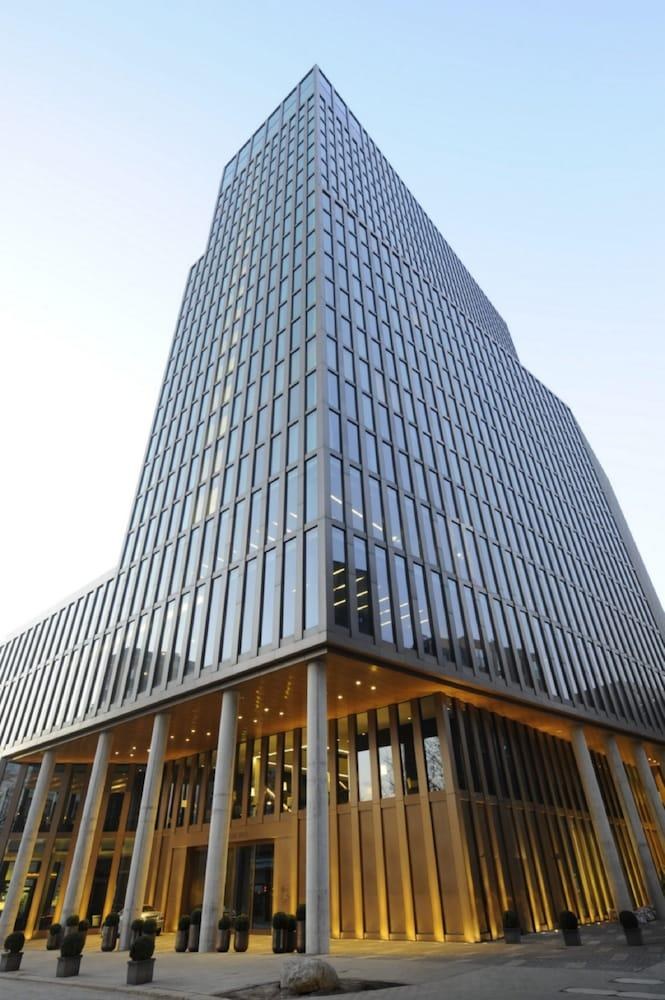 EMPIRE RIVERSIDE photo 3