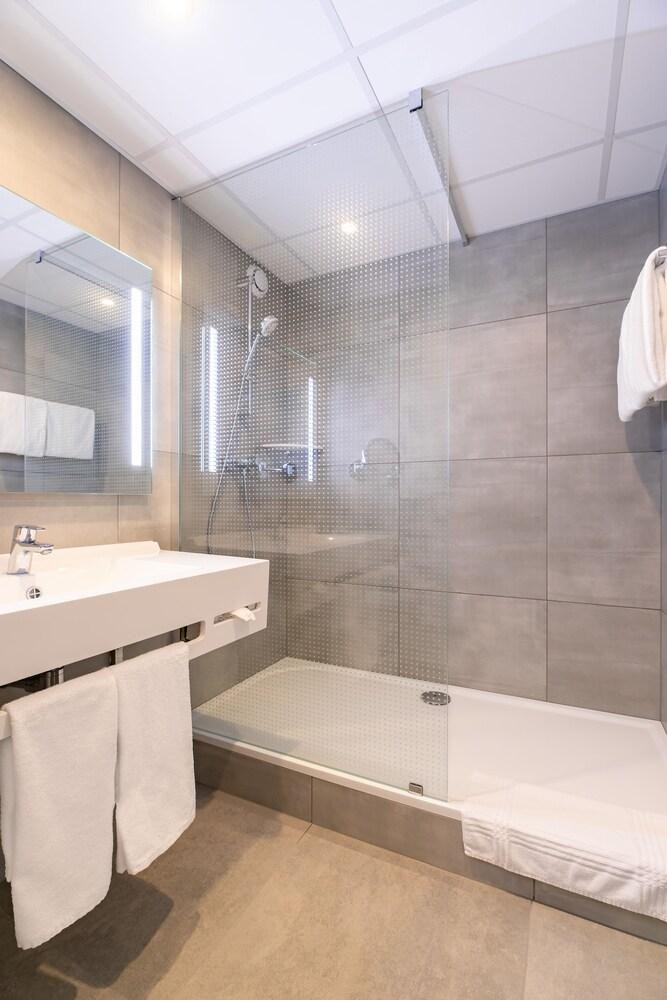 Novotel Wroclaw City photo 2