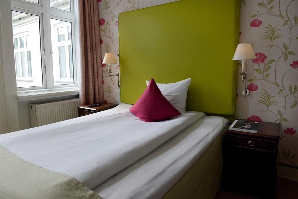 FIRST HOTEL MAYFAIR photo 3