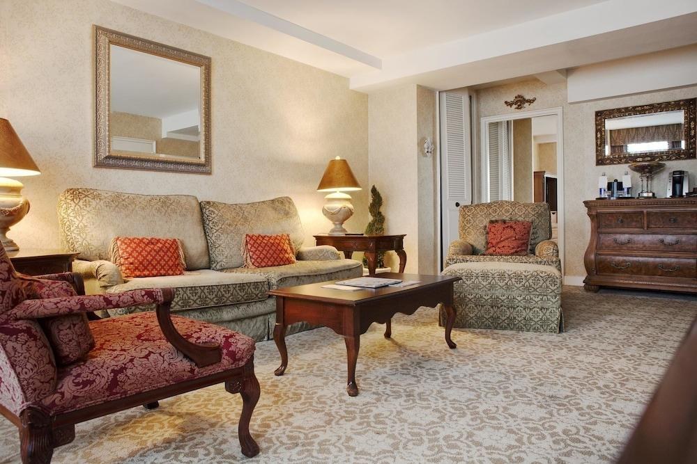 GEORGETOWN INN photo 3
