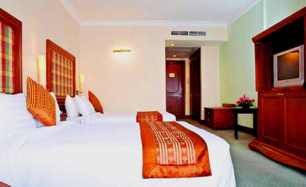 Hotel Cambodiana photo 2