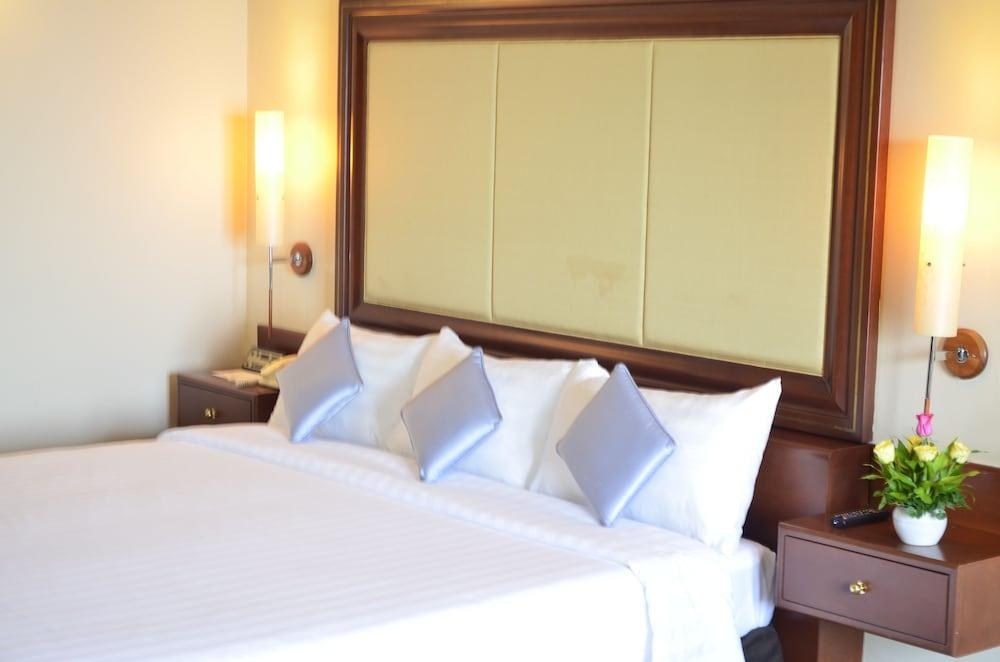 Hotel Cambodiana photo 3
