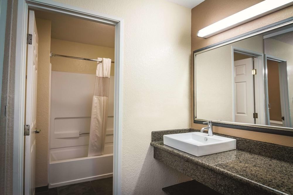 LA QUINTA INN & SUITES RED ROCK/SUMMERLIN # 441 photo 2