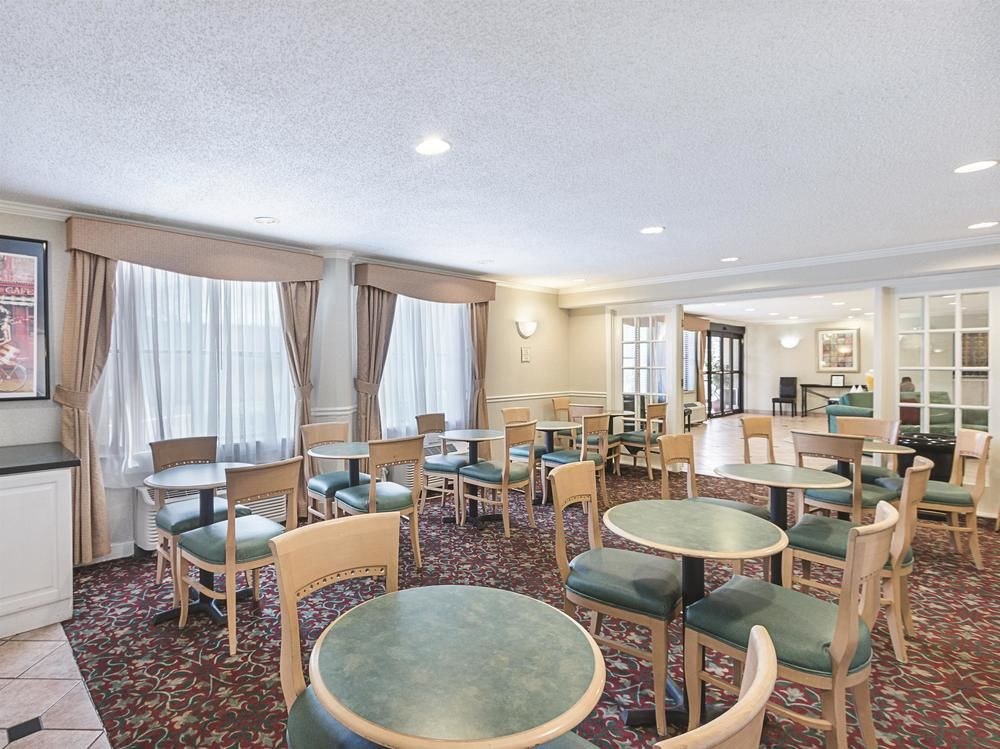 La Quinta Inn & Suites by Wyndham Austin Round Rock photo 1
