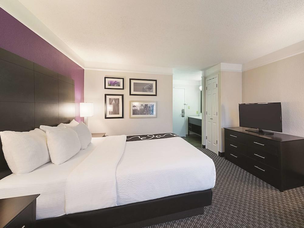La Quinta Inn & Suites by Wyndham Austin Round Rock photo 4