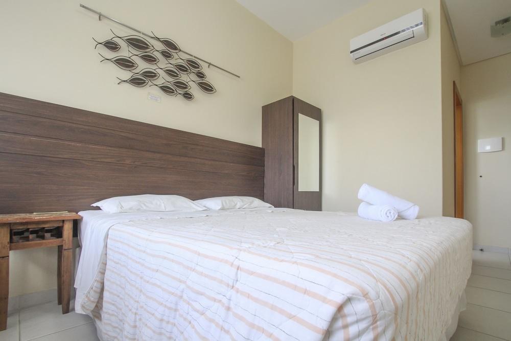 HOLA HOTEL photo 2