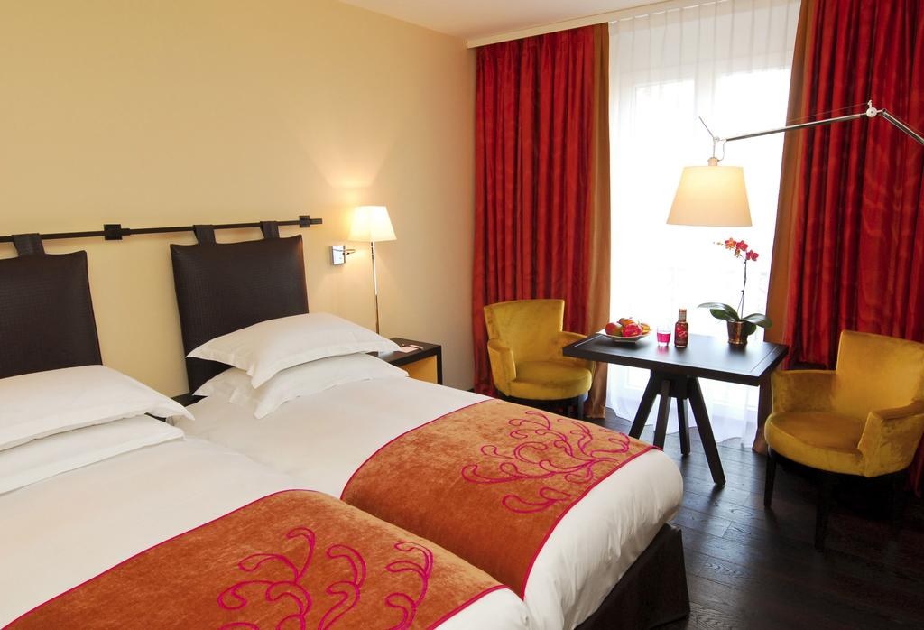 EASTWEST HOTEL photo 2