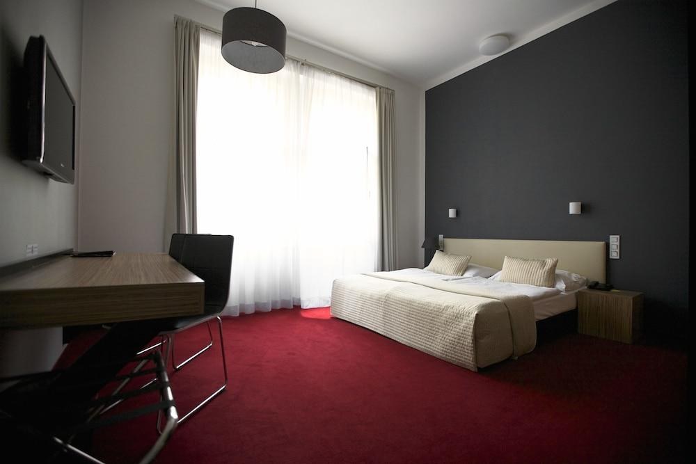 Hotel Noir photo 4