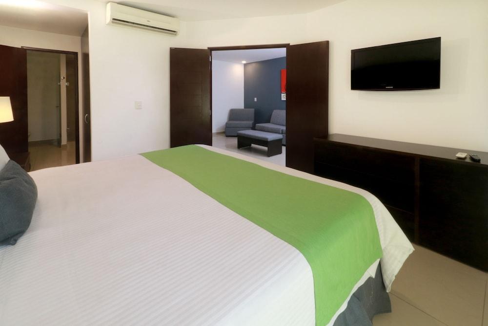 Wyndham Garden Guadalajara Acueducto photo 4