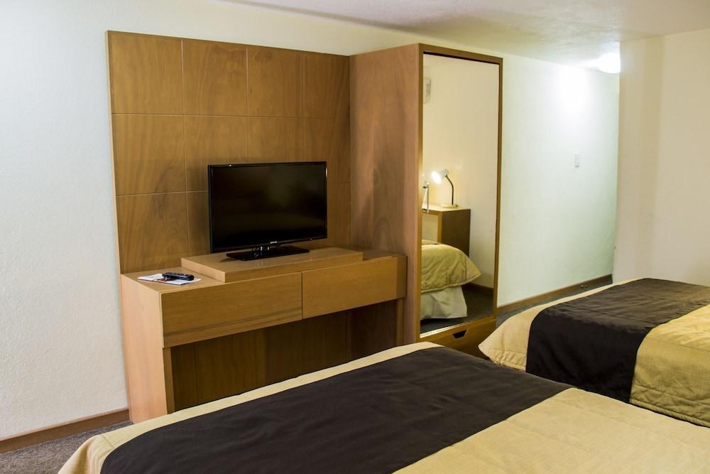 LA POSADA HOTEL Y SUITES photo 2
