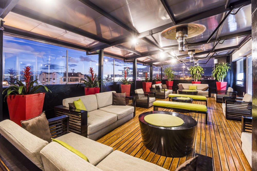 One Sixteen Hotel