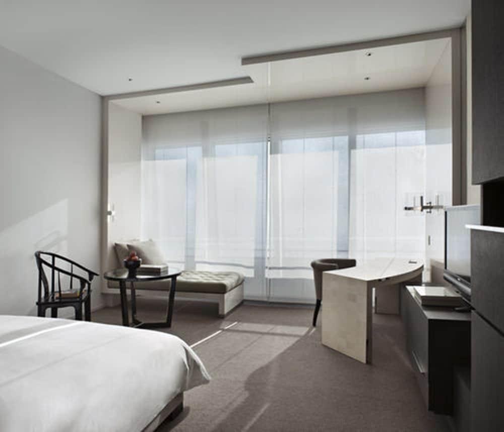 PARK HYATT photo 3