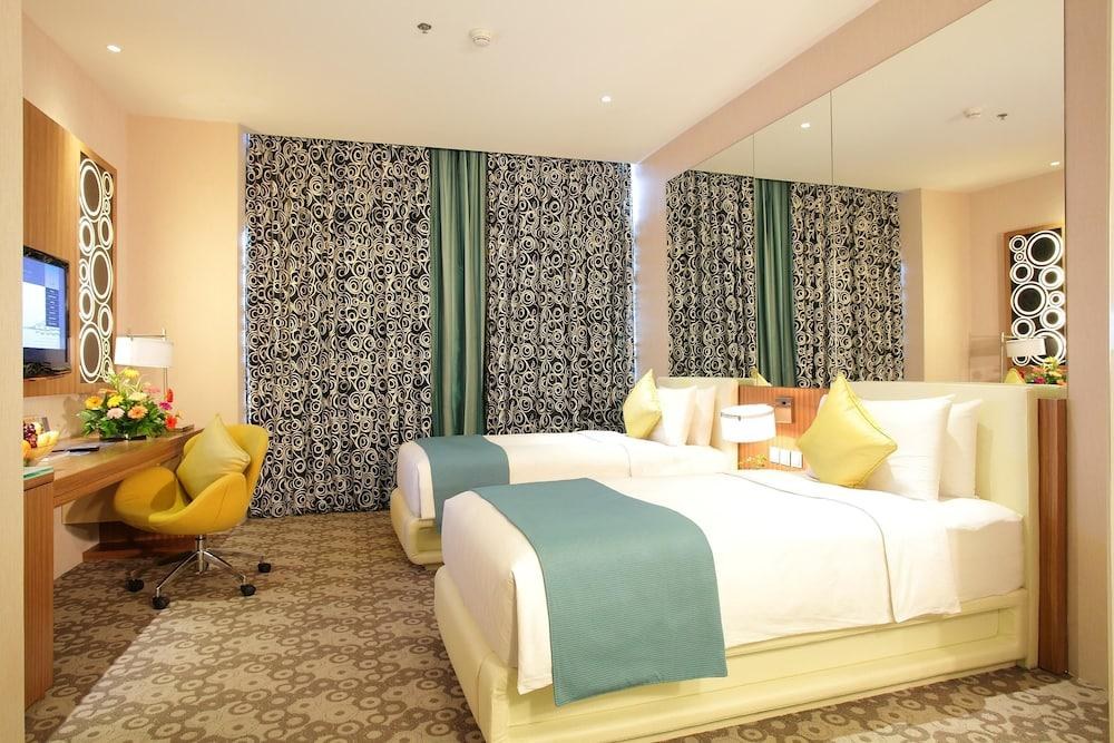 H2O photo 3