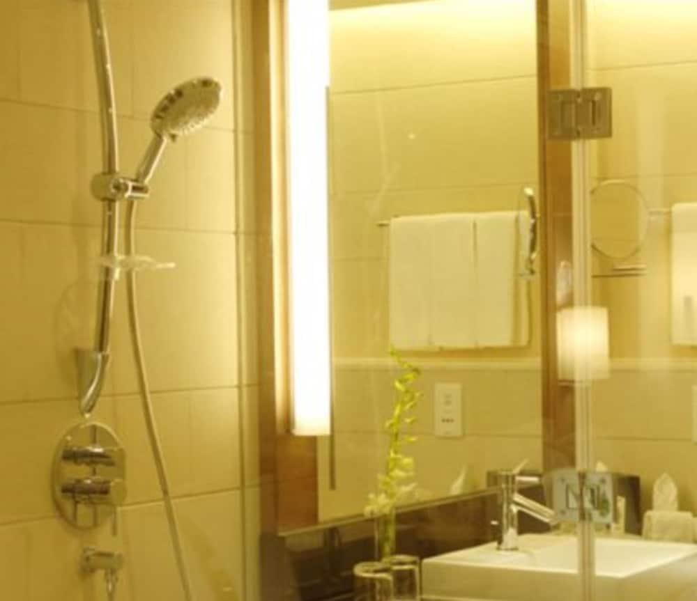 HOLIDAY INN CITY CENTRE photo 2