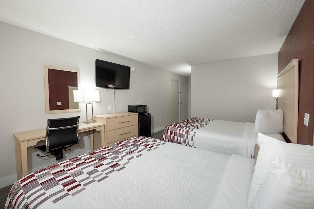Red Roof Inn Raleigh North-Crabtree Mall/Lenovo Center photo 3