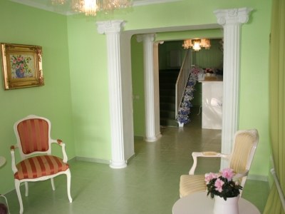 NELISSE *CLOSED DOWN* photo 1
