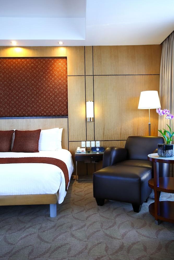 CROWNE PLAZA GALLERIA photo 2