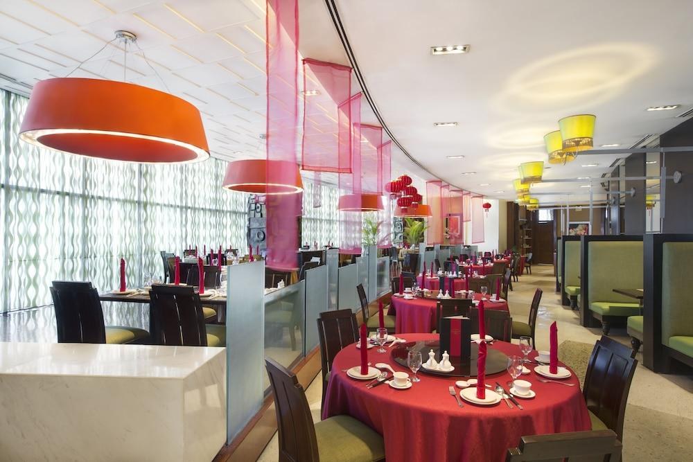 CROWNE PLAZA GALLERIA photo 3