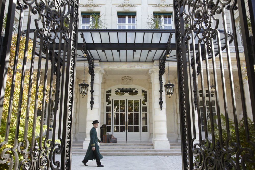 SHANGRI-LA PARIS photo 1