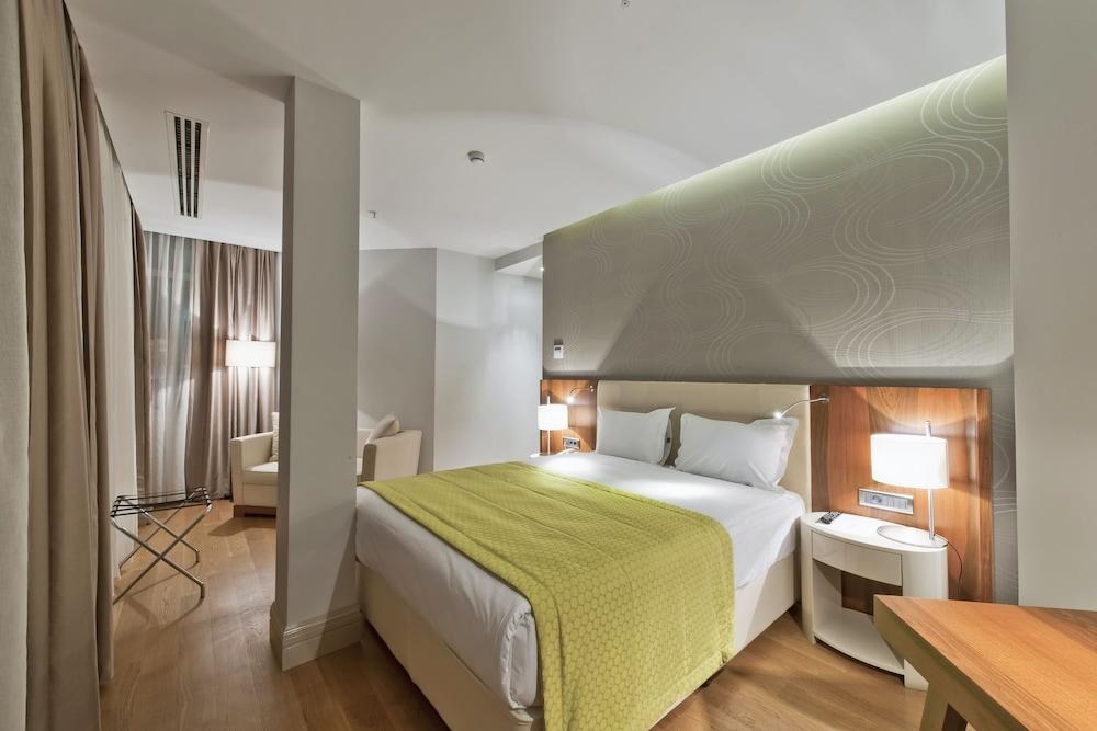 Four Points Flex by Sheraton Istanbul Taksim Square photo 2