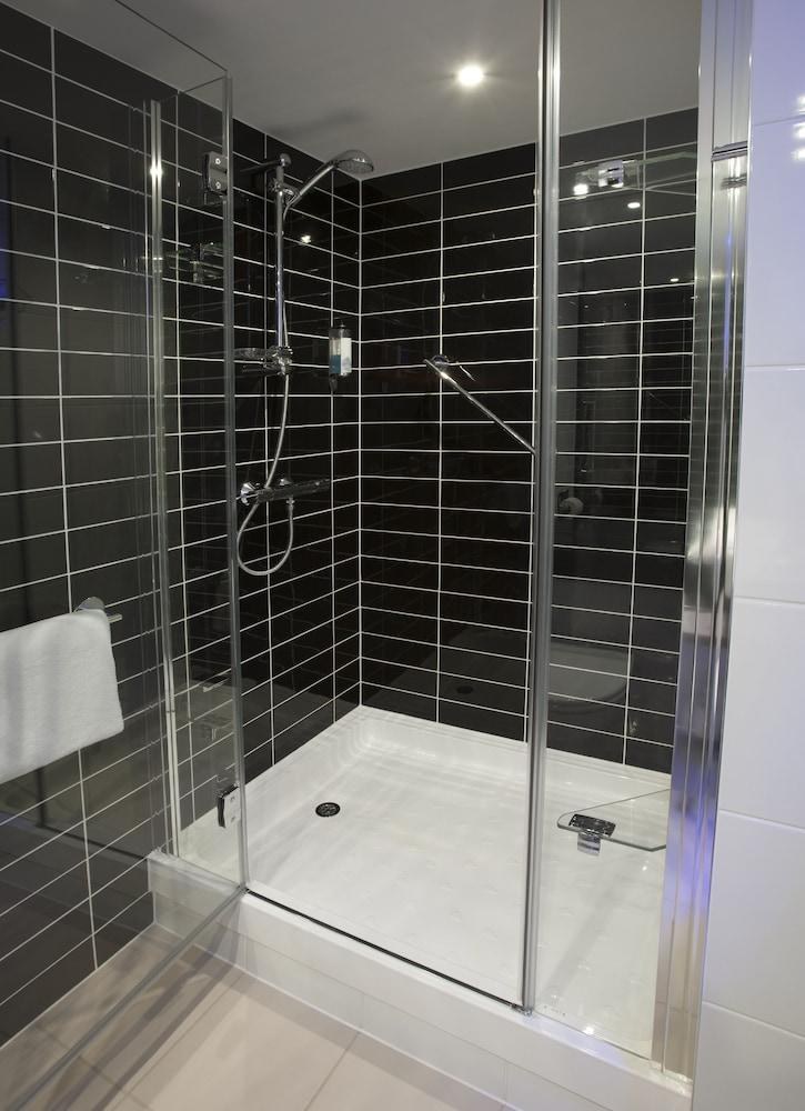 HOLIDAY INN EXPRESS CITY CENTRE ARENA photo 2