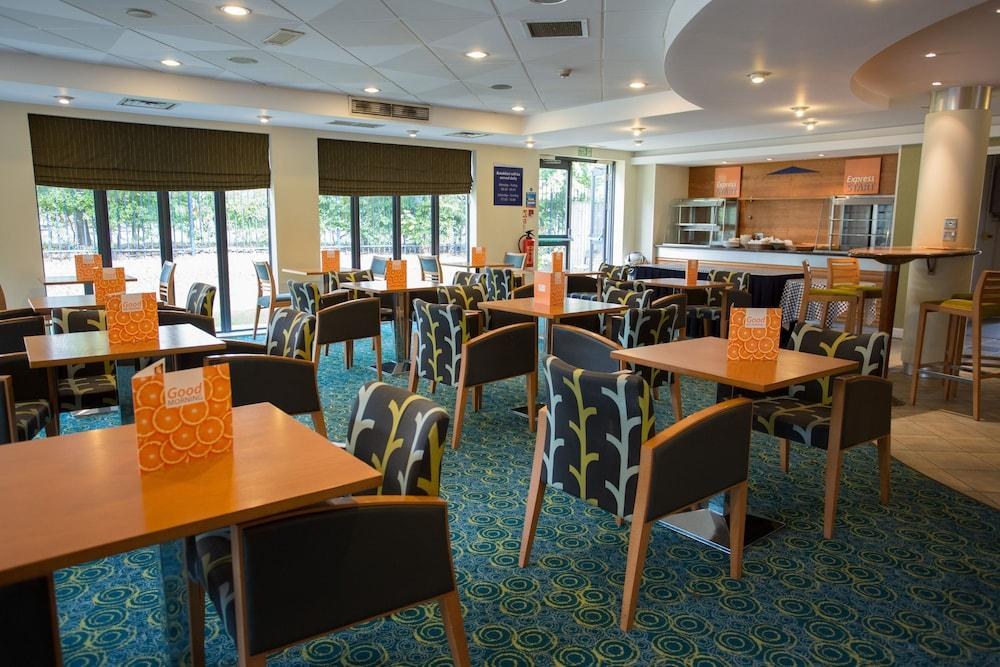 HOLIDAY INN EXPRESS KNOWSLEY photo 2