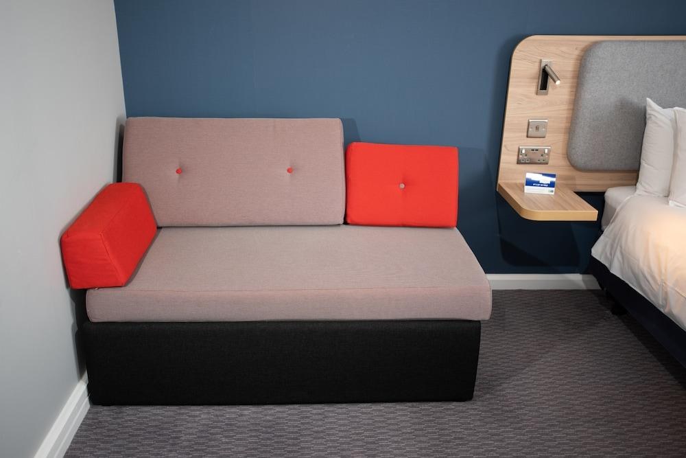 HOLIDAY INN EXPRESS KNOWSLEY photo 4