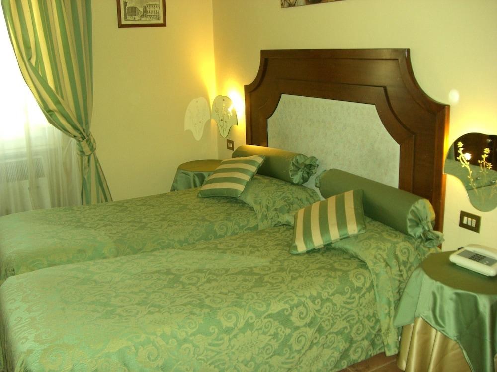 Alinari photo 1